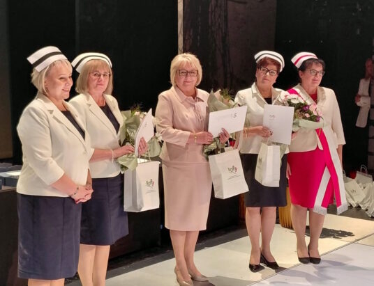 Podziękowania za profesjonalizm i serce. Pielęgniarki i położne świętowały