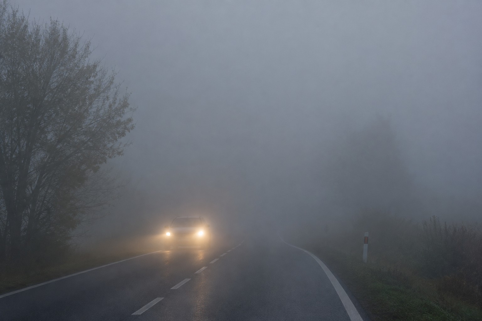 Gęsta mgła w regionie. IMGW wydał ostrzeżenie